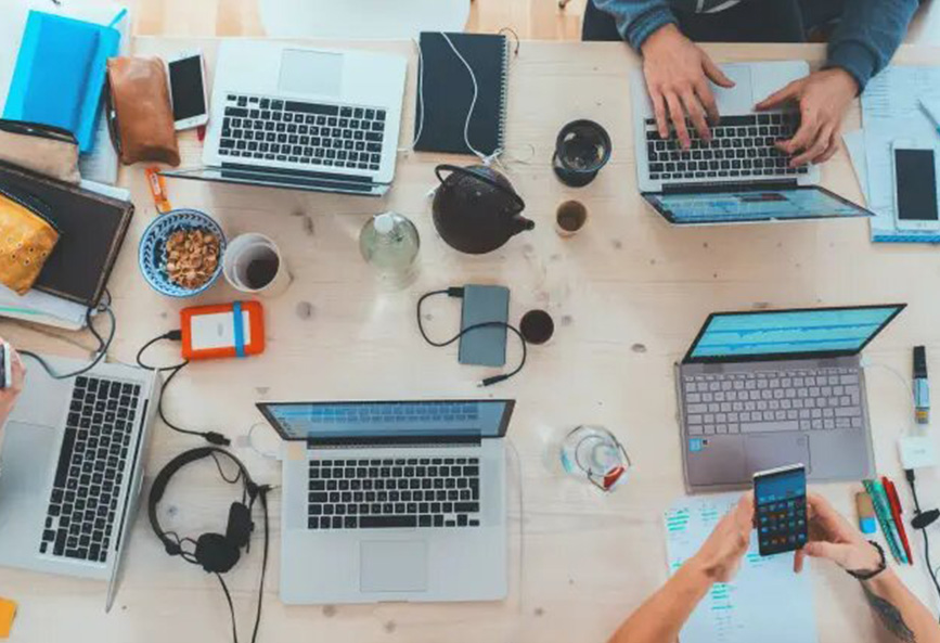 10 multilingual sales managers